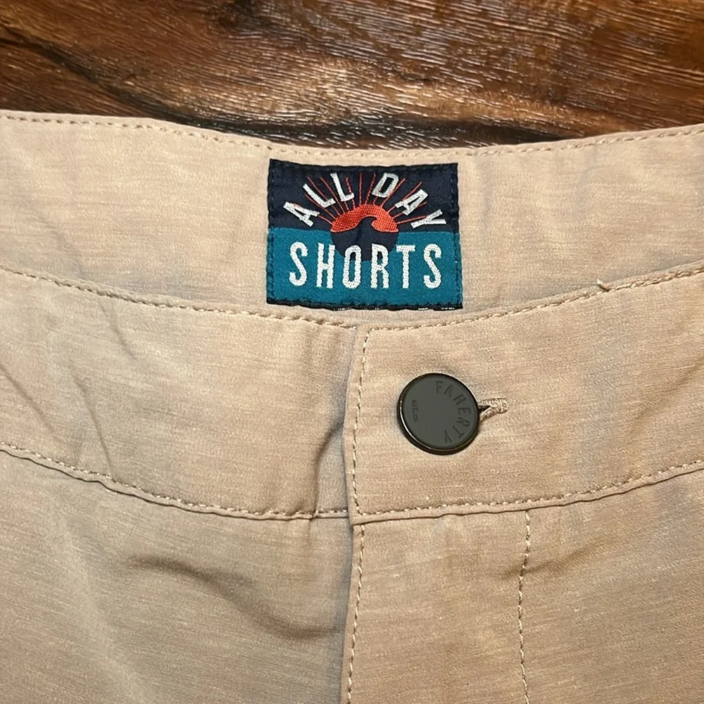 FAHERTY MEN'S ALL DAY SHORTS IN KHAKI EUC 36